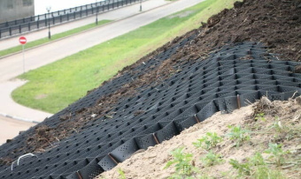 Георешетка объемная 5/30 210*210 мм, толщина 1,5 мм, высота 50 мм